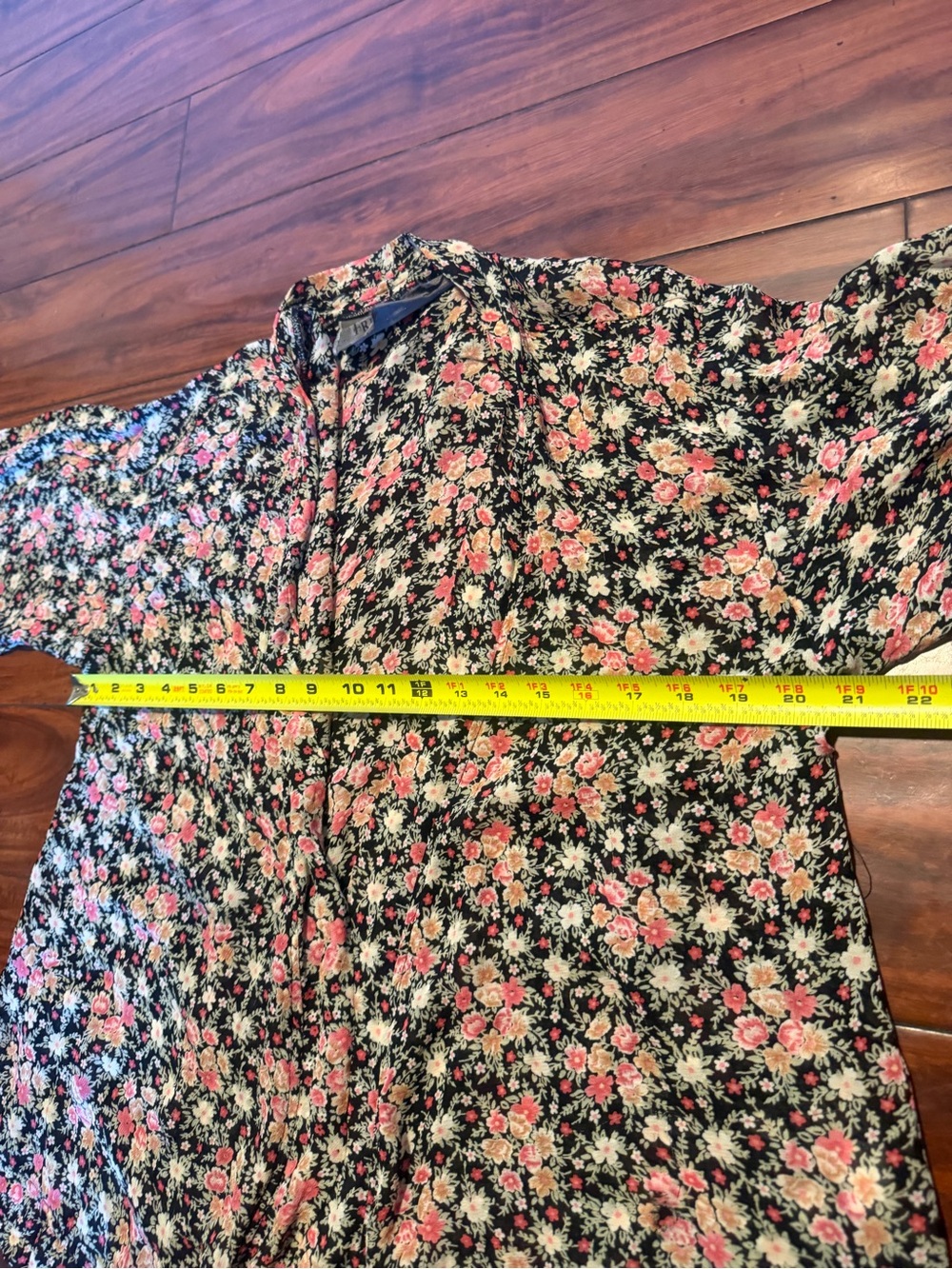 Free People Black Floral open Tunic with Pink & White Blossoms 100% Rayon Sz M - Picture 4 of 9